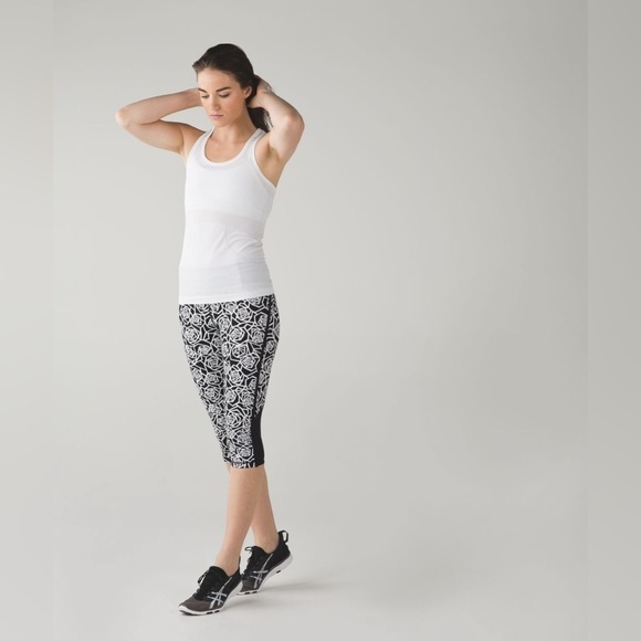 Lululemon Real Quick Crop *Full-On Luxtreme, Posey Black White/Black, Size 2 - Picture 1 of 12